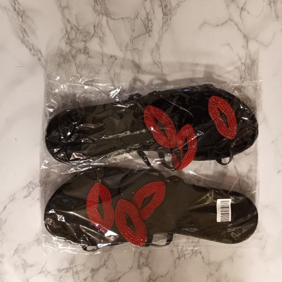 Sandals - Picture 1 of 3